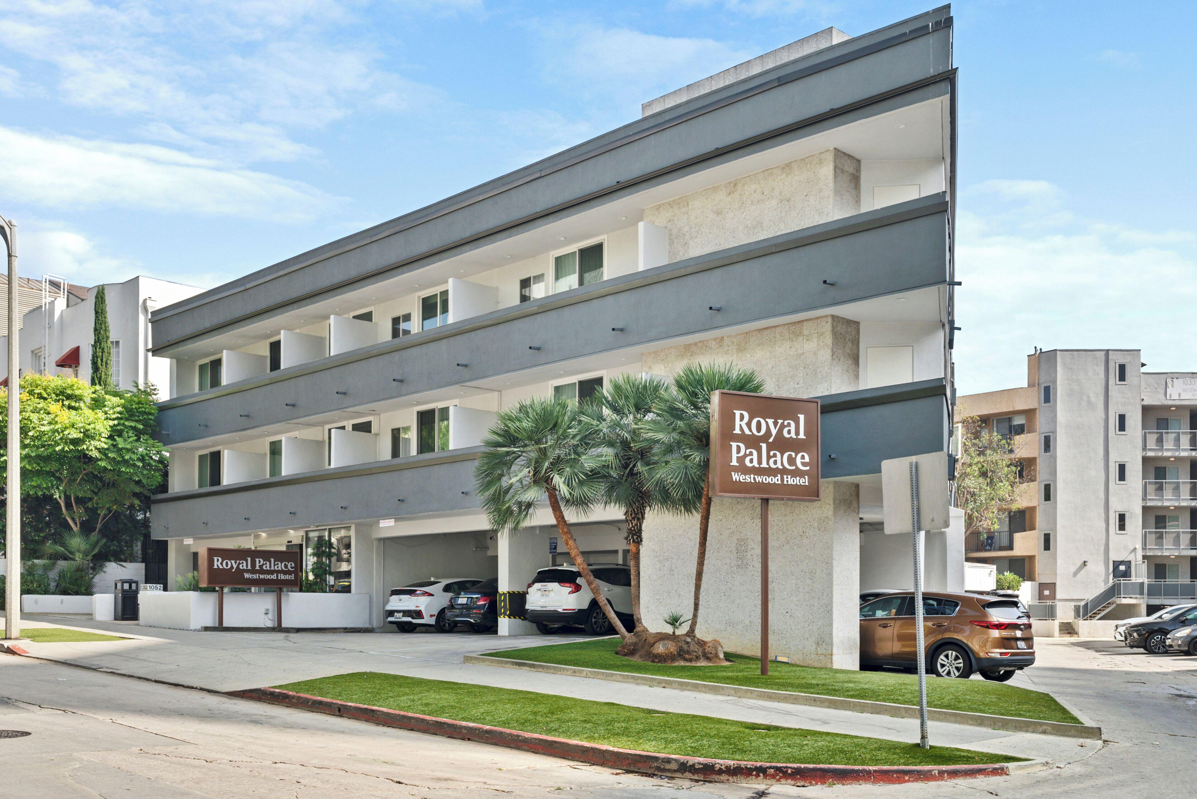 Royal Palace Westwood Hotel — Photos 1